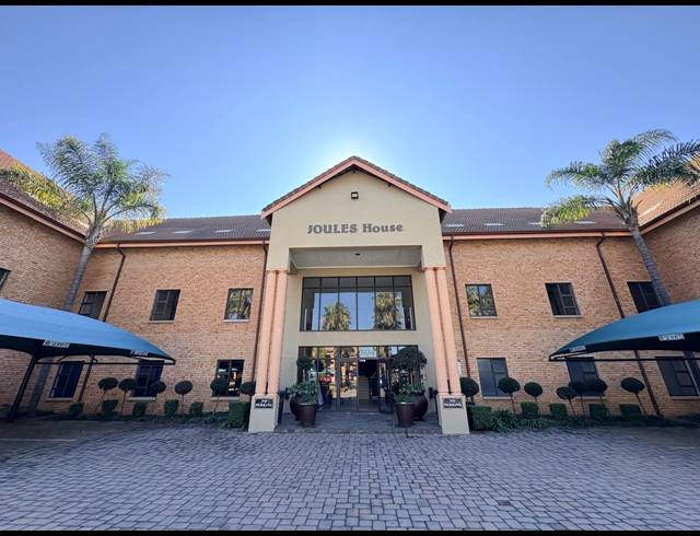 1,462M² OFFICE TO LET IN FOURWAYS